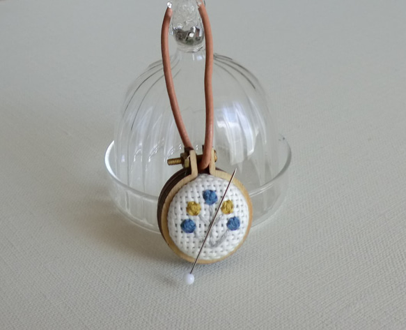 【再販】ピンクッション＋ニードルレストのセット（カラフルフラワー） 5枚目の画像