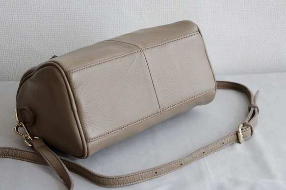 ソフトな本革バッグ斜め掛けショルダーバッグ２way通勤バッグ大人 8枚目の画像