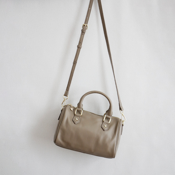 ソフトな本革バッグ斜め掛けショルダーバッグ２way通勤バッグ大人 5枚目の画像