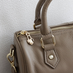 ソフトな本革バッグ斜め掛けショルダーバッグ２way通勤バッグ大人 6枚目の画像