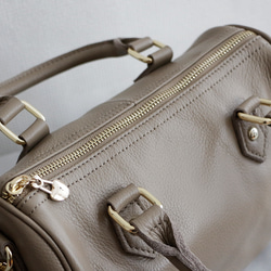 ソフトな本革バッグ斜め掛けショルダーバッグ２way通勤バッグ大人 10枚目の画像