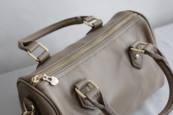 ソフトな本革バッグ斜め掛けショルダーバッグ２way通勤バッグ大人 10枚目の画像