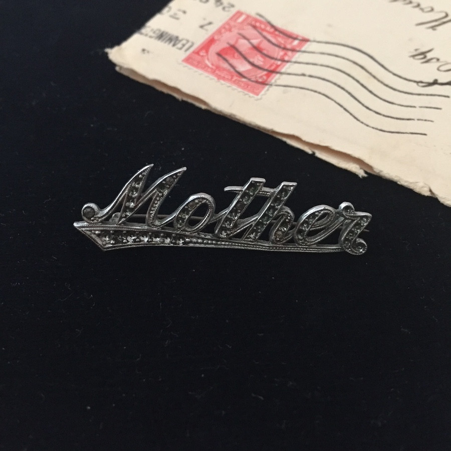 アンティークマザーブローチ 母の日　出産祝い　イギリス製　シルバー　プレゼント　贈り物