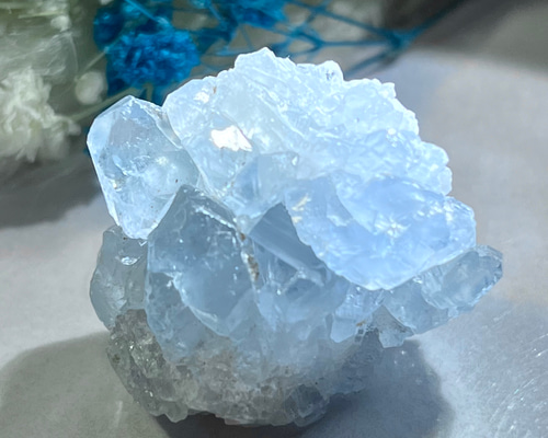 天使の石໒꒱✨　セレスタイト　天青石　クラスター　原石　ラフストーン 天使の石໒꒱✨ 虹入り セレスタイト 天青石 ミニクラスター 原石 ラフ