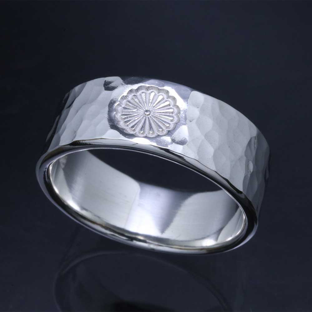 指輪 メンズ : 丸 鎚目 菊紋 シルバー リング シルバーリング 8mm幅 槌目 14～27号 シンプル R-292