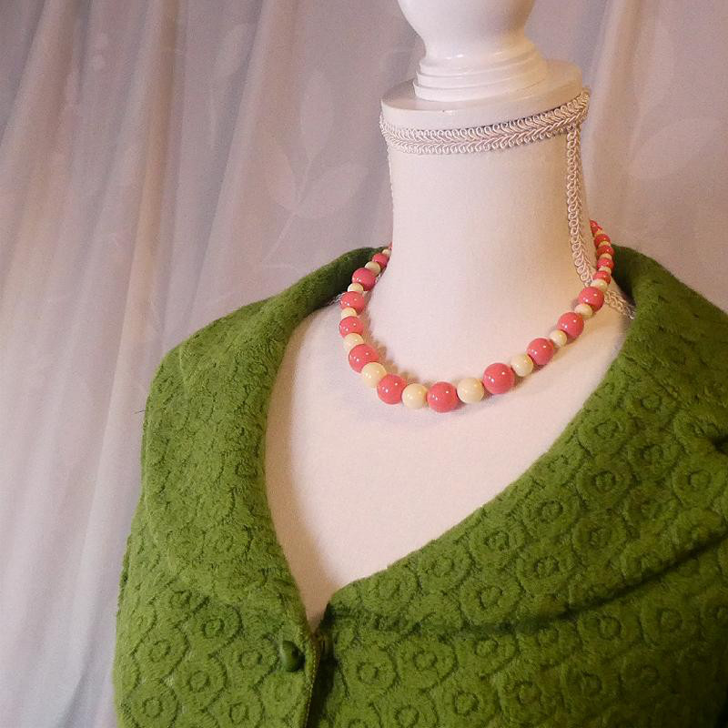 再販！　アクリルビーズ　昭和レトロネックレス「あこがれ」　ショートネックレス　ピンク　日本製ビーズ