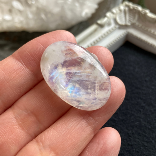 レインボームーンストーン(ホワイトラブラドライト)9.5ミリ内径17cm 高品質 高品質☆レインボームーンストーン（ホワイトラブラドライト） D