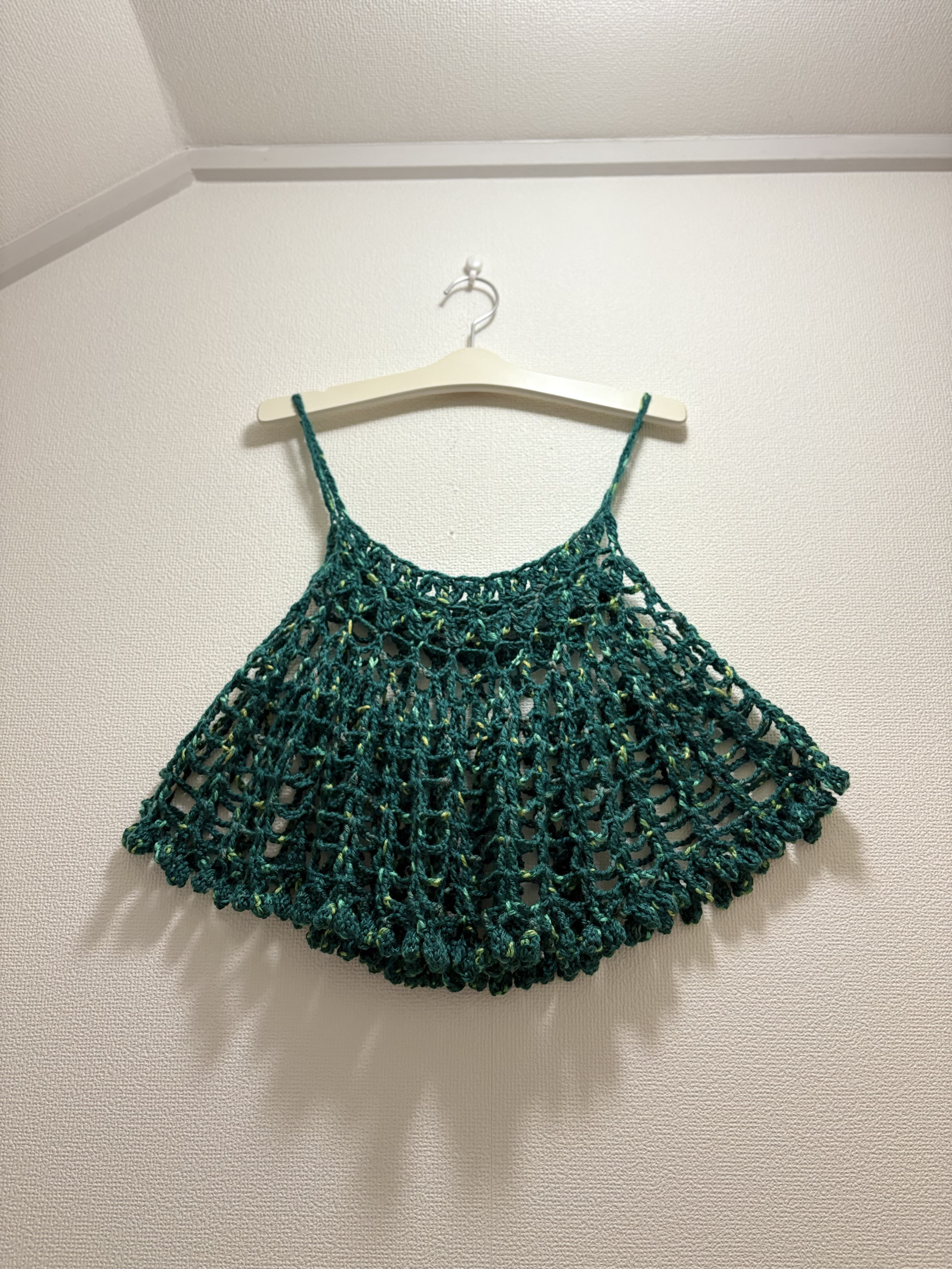 ☆handmade☆手編み グリーン、たま編み飾り付きフレアキャミソール