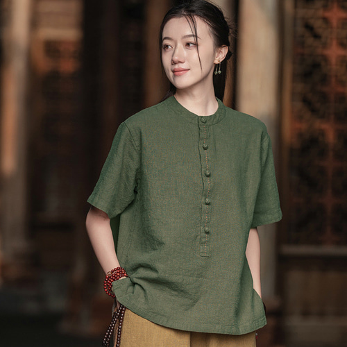 ラミーコットンの立ち襟くるみボタンTシャツ風トップスナチュラル