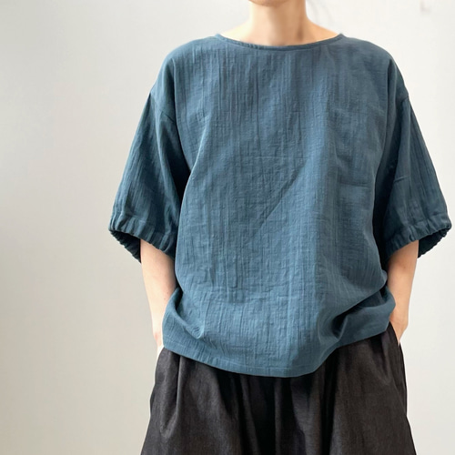 ダブルガーゼTシャツ。ブルーグレー。身幅・袖幅たっぷりで着やすい