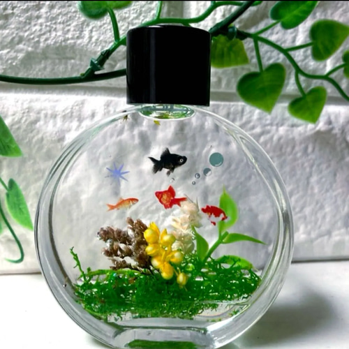 NO.687 アクアリウム✨金魚⑧固まるハーバリウムペン立て NO.687 アクアリウム✨金魚⑧固まるハーバリウムペン立て - メルカリ