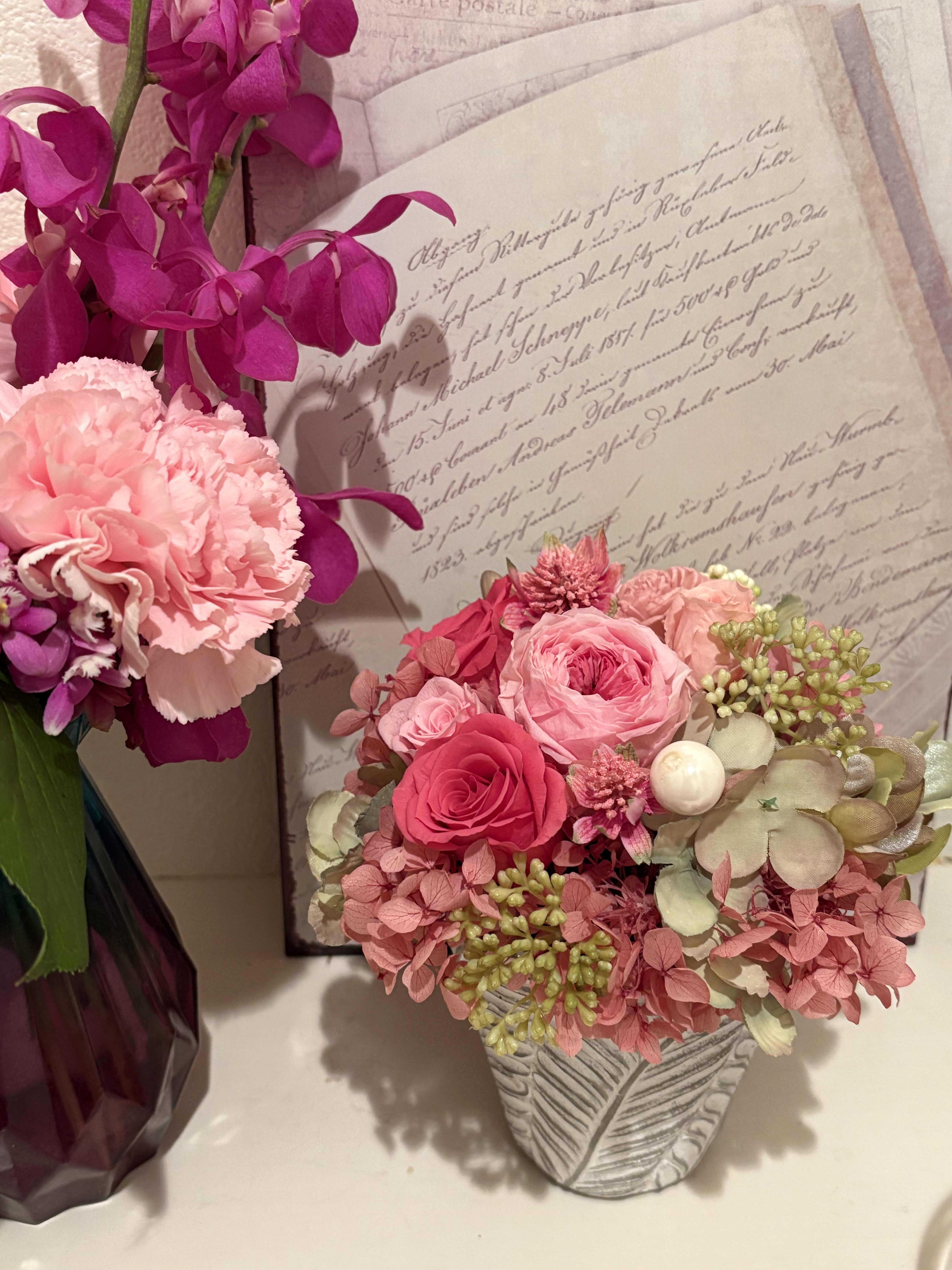 春の超早割2026　プリザーブドフラワーアレンジメント　母の日　ベリーピンク　ころんと可愛いてまりローズ　贈呈　送別