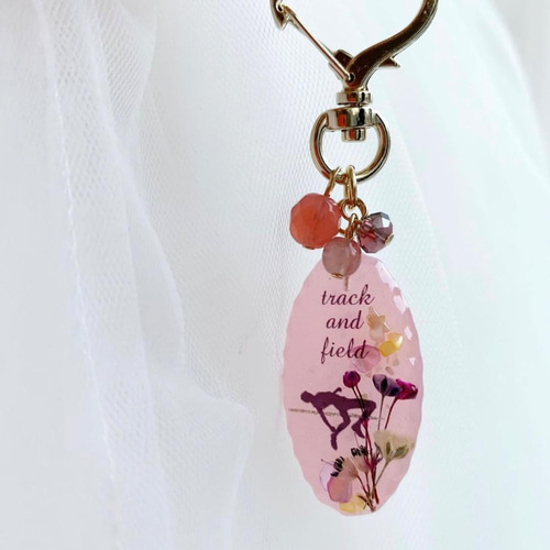 1506】高跳び 陸上部デザインキーホルダー 半透明ピンクオーバル型
