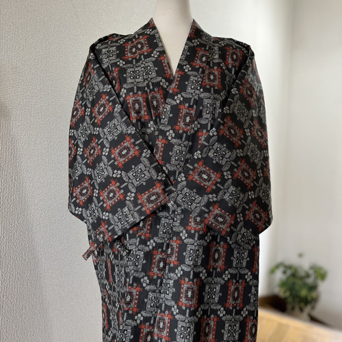 未使用の反物 定価12.8万◆東京都指定技術工芸品 村山大島紬 正絹100% 村山大島紬 作務衣 未使用反物 幾何学模様 商標付き 着物 yuki