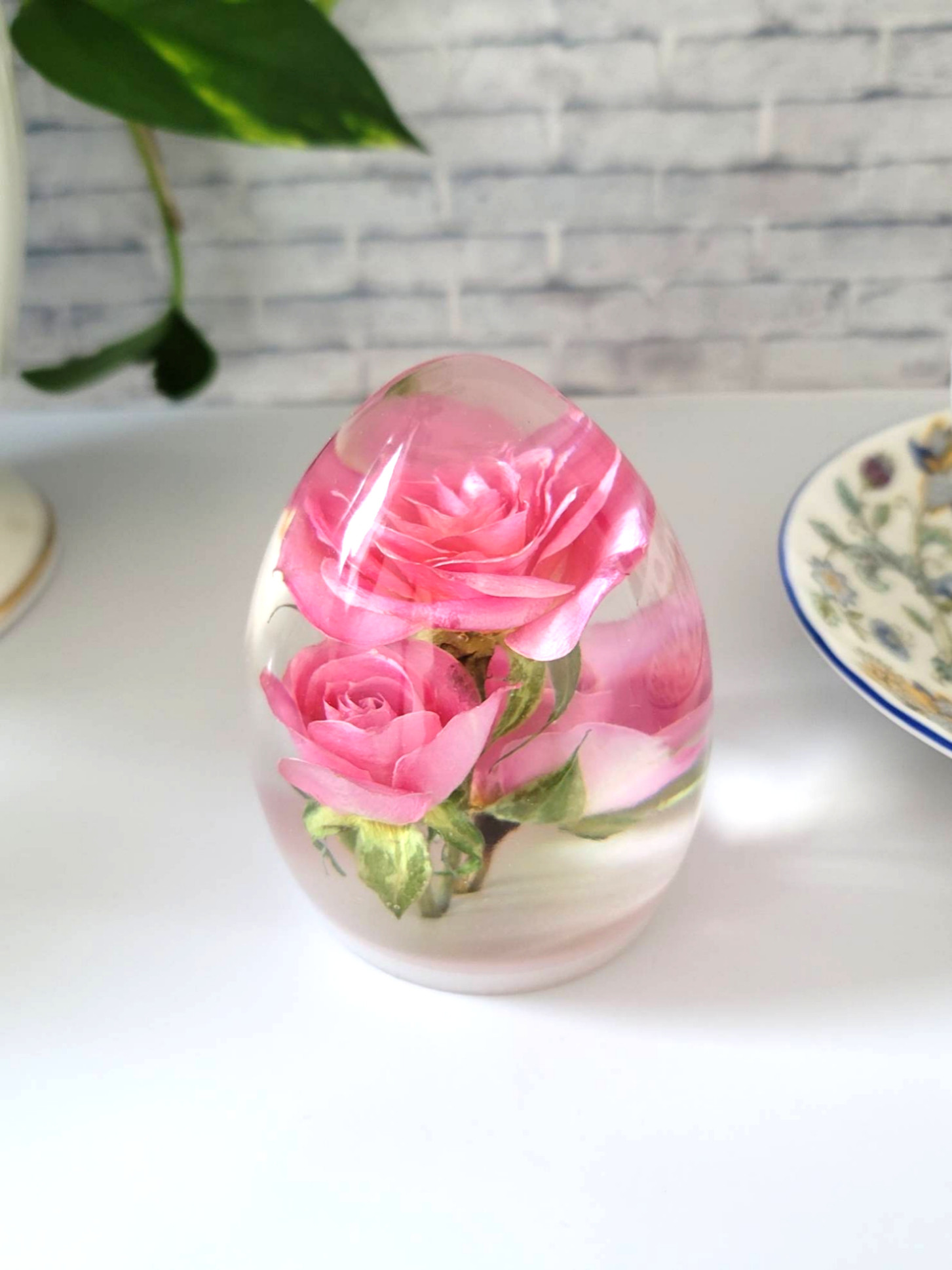 ピンクのバラ/インテリア小物/薔薇/花/固まるハーバリウム/植物標本/卵型/フラワーレジン/レジンフラワー