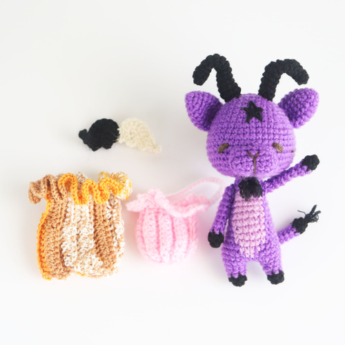 あみあみモンちゃん：あみぐるみのモンスター、立っちタイプの紫くん