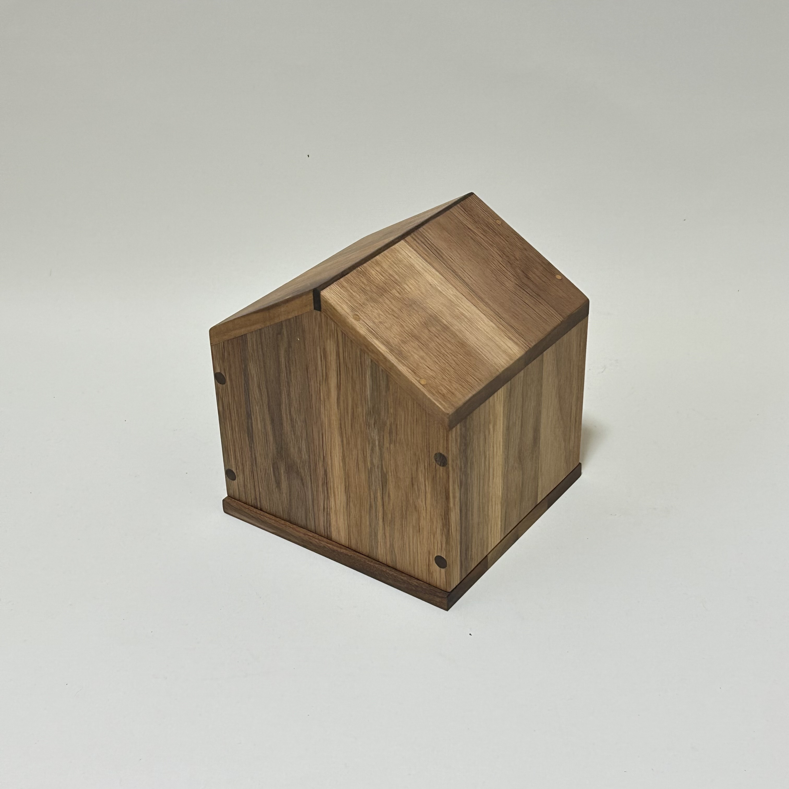 (5410)ウォールナットの無垢板を使った骨壺カバー