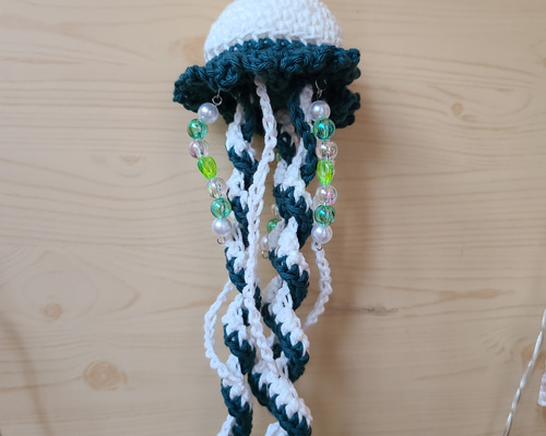 クラゲ あみぐるみ チャーム キーホルダー【オーダー】 クラゲのあみぐるみキーホルダー(緑) あみぐるみ おもち 通販 19150835