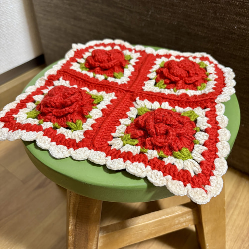 かぎ針編み ぷっくり薔薇のマルチカバー ローズレッド その他