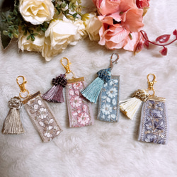 インド刺繍リボン　キーホルダー　タッセル　キーリング　チャーム　 1枚目の画像