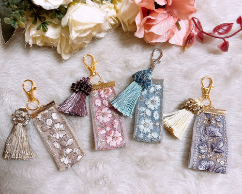 SOLD◇ ハンドメイド 引き揃え糸 タッセル チャーム 猫 革タグ 月