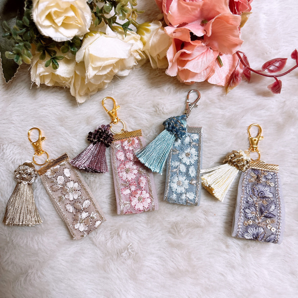 インド刺繍リボン　キーホルダー　タッセル　キーリング　チャーム　 1枚目の画像