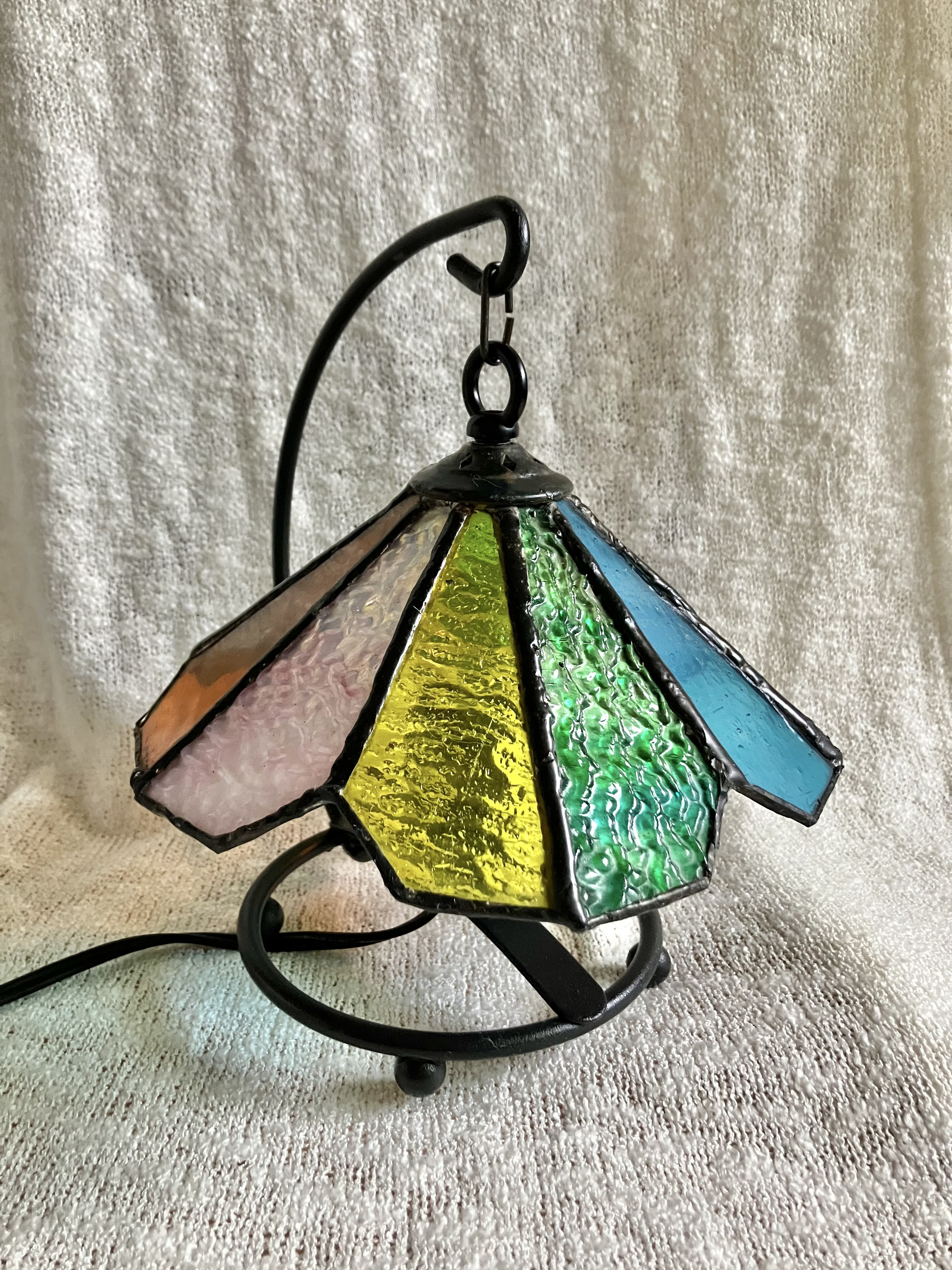 ステンドグラステーブルランプ　雨傘