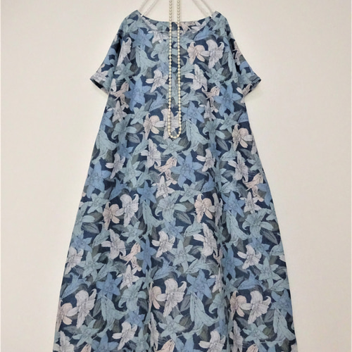 上質リネン100％のカサブランカ 百合のAラインワンピース◇麻 花柄  