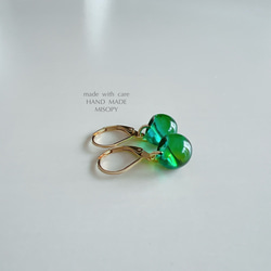 コロンとちいさなグリーンの夕焼けピアス　フレンチフック 4枚目の画像