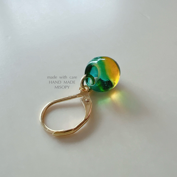 コロンとちいさなグリーンの夕焼けピアス　フレンチフック 8枚目の画像