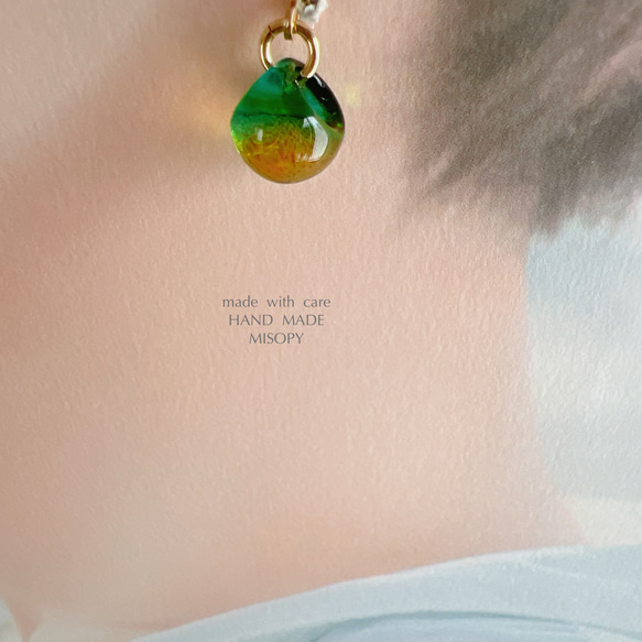 コロンとちいさなグリーンの夕焼けピアス　フレンチフック 10枚目の画像