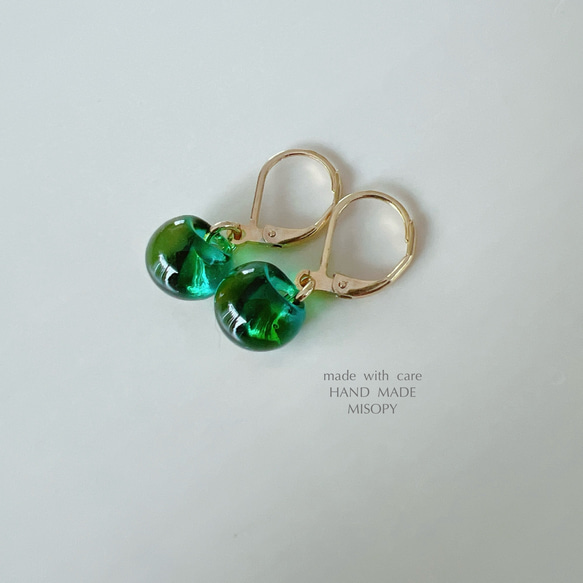 コロンとちいさなグリーンの夕焼けピアス　フレンチフック 5枚目の画像