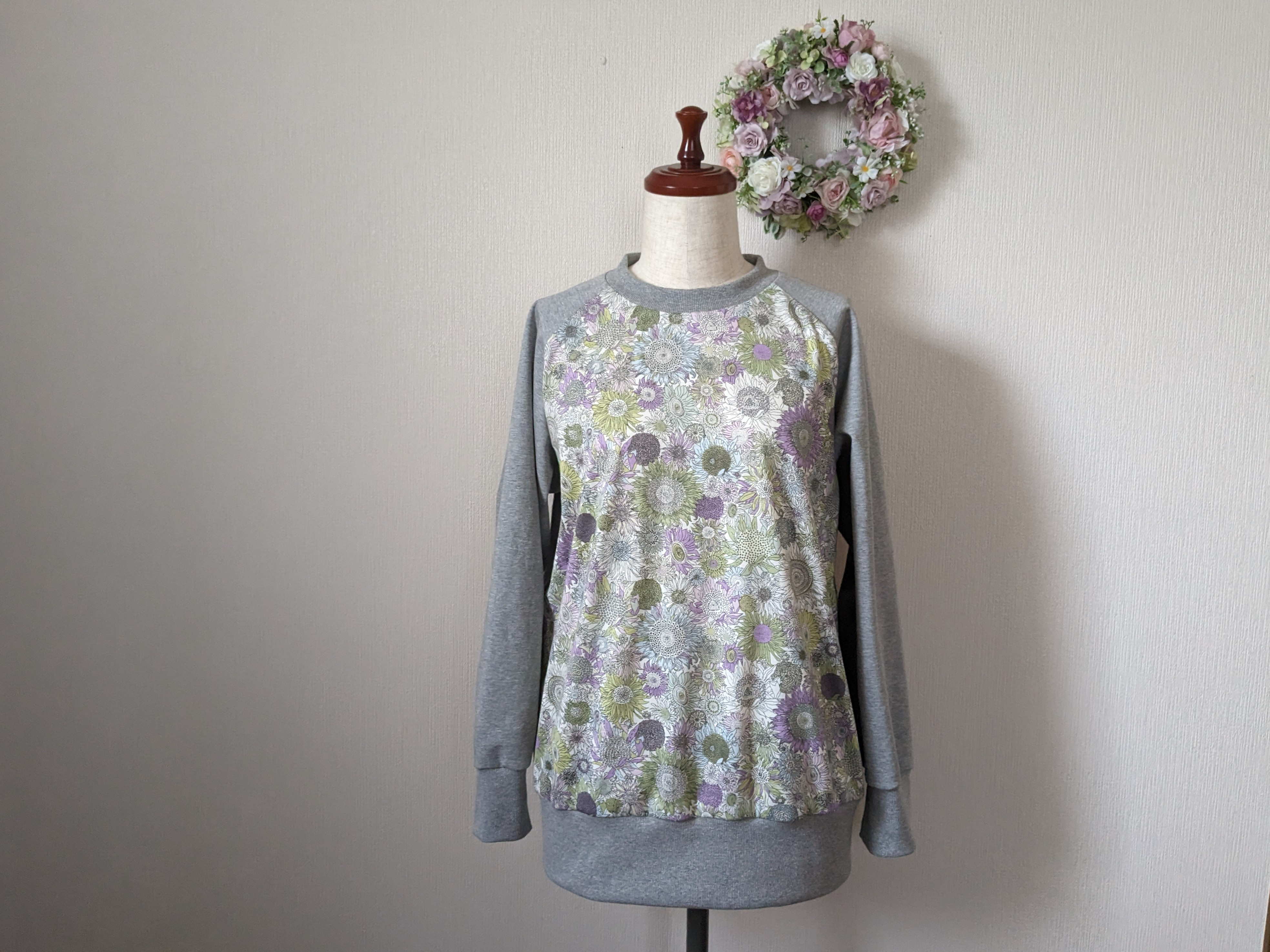 現品限り　リバティスモールスザンナトレーナー　伸縮性のあるニット生地