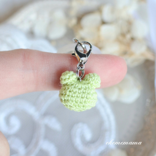 かえる あみぐるみ ミニチュアチャーム めじるしアクセサリー