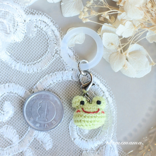 かえる あみぐるみ ミニチュアチャーム めじるしアクセサリー