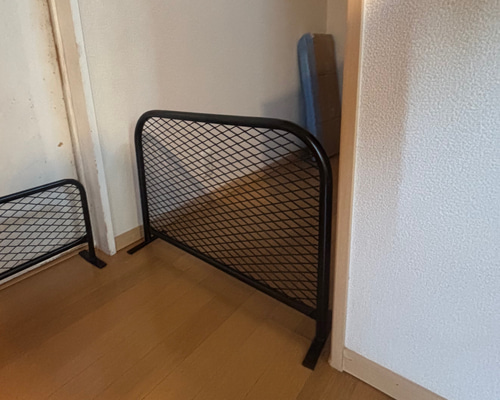 ワンちゃんの脱走防止！！自立式 アメリカンフェンス風バリケード 700