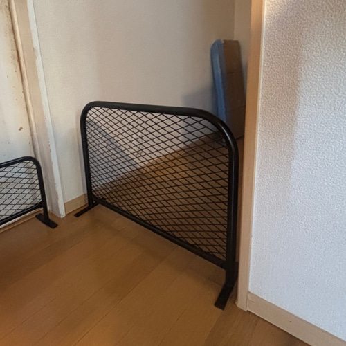 ワンちゃんの脱走防止！！自立式 アメリカンフェンス風バリケード 700