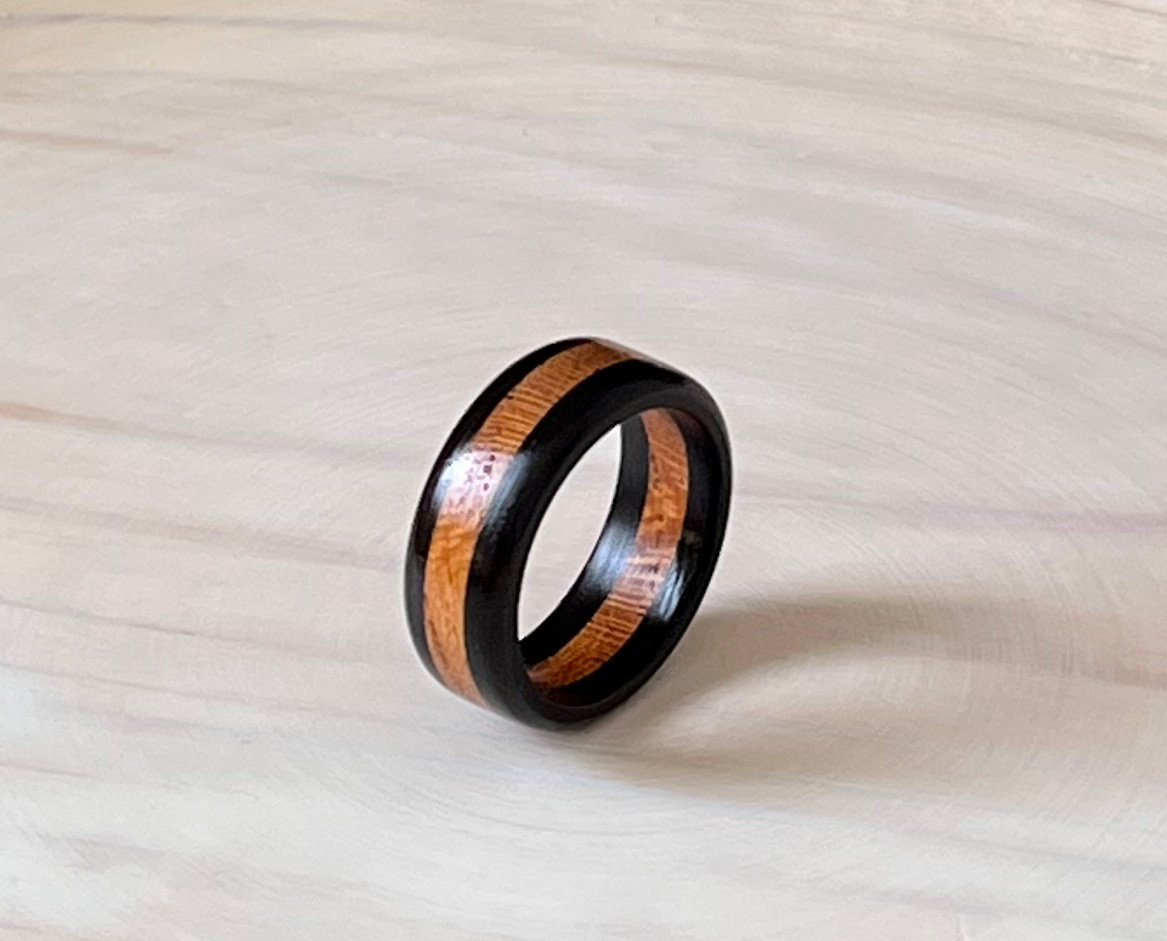 黒檀リング／削り出し一点物／15〜16号前後／エボニー無垢材／手作業仕上げ 黒檀リング／削り出し一点物／15〜16号前後／エボニー無垢材／手作業