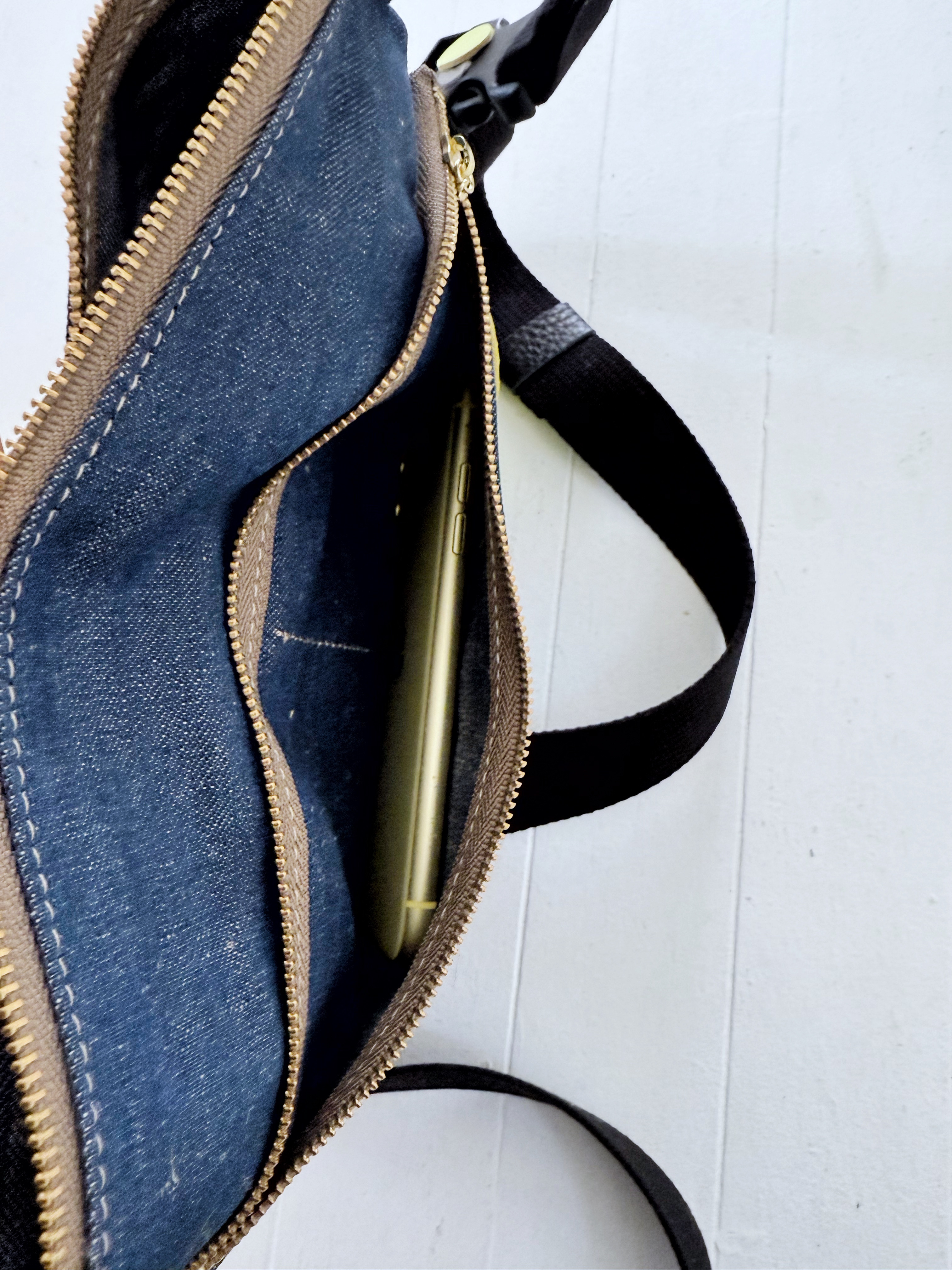 デニム 生地 本革 サコッシュ ボディバッグ ショルダー クラッチ ウエストポーチ