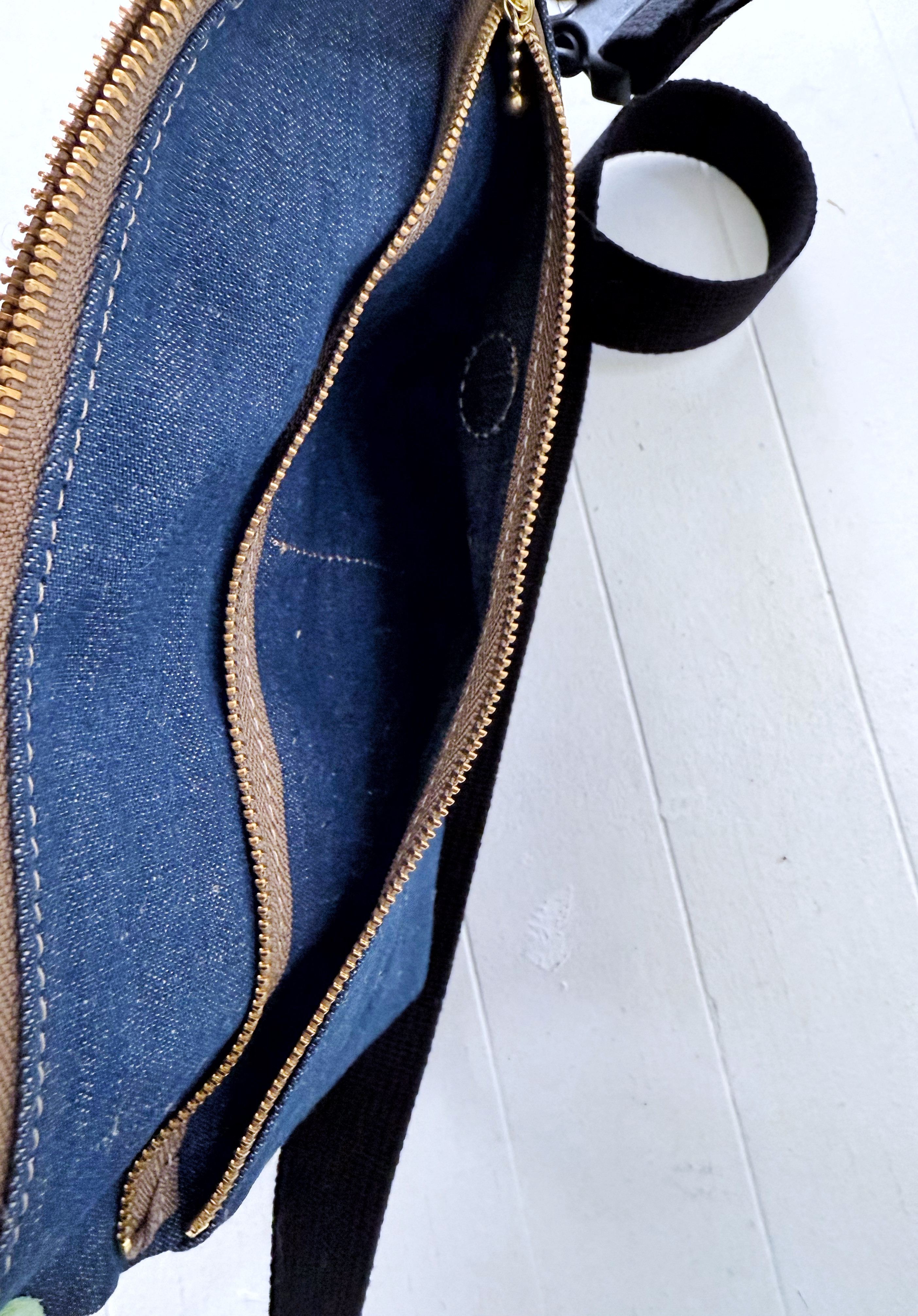 デニム 生地 本革 サコッシュ ボディバッグ ショルダー クラッチ ウエストポーチ