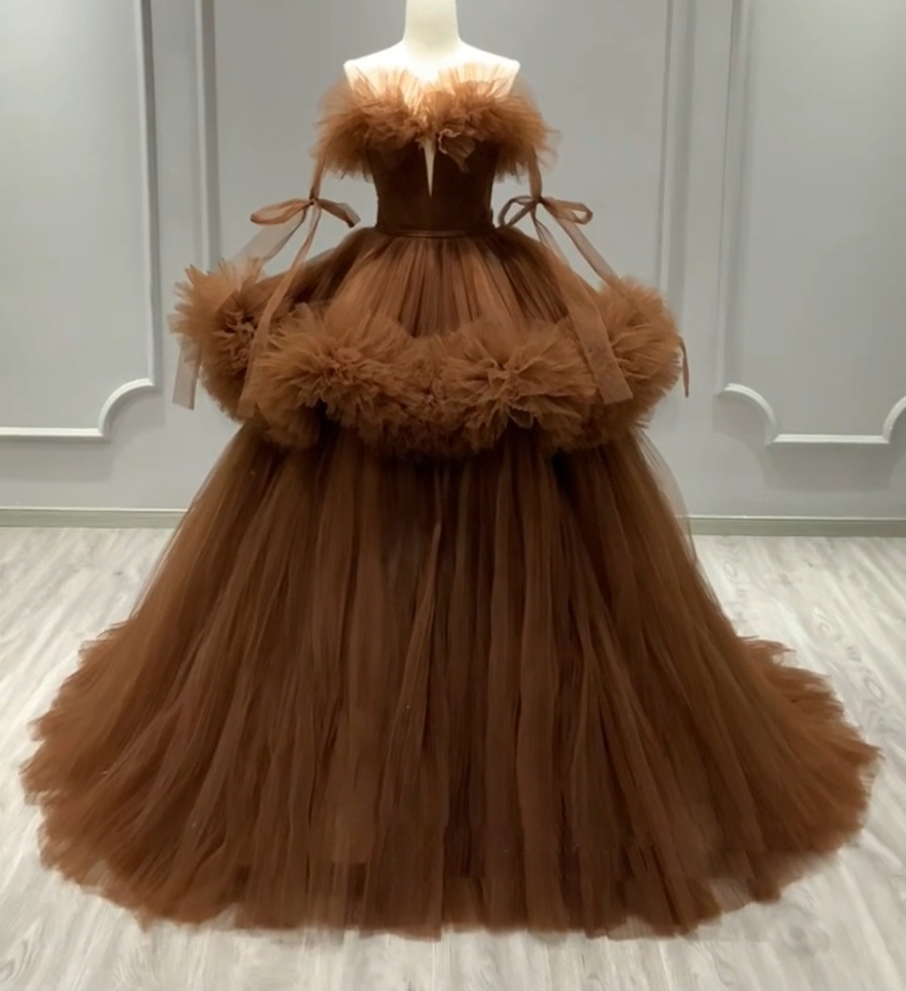 買わないと損　チュール　二の腕を隠せる　ブラウン　ギャザー　短いトレーン　サイズオーダー可能　優雅パーティードレス前撮り