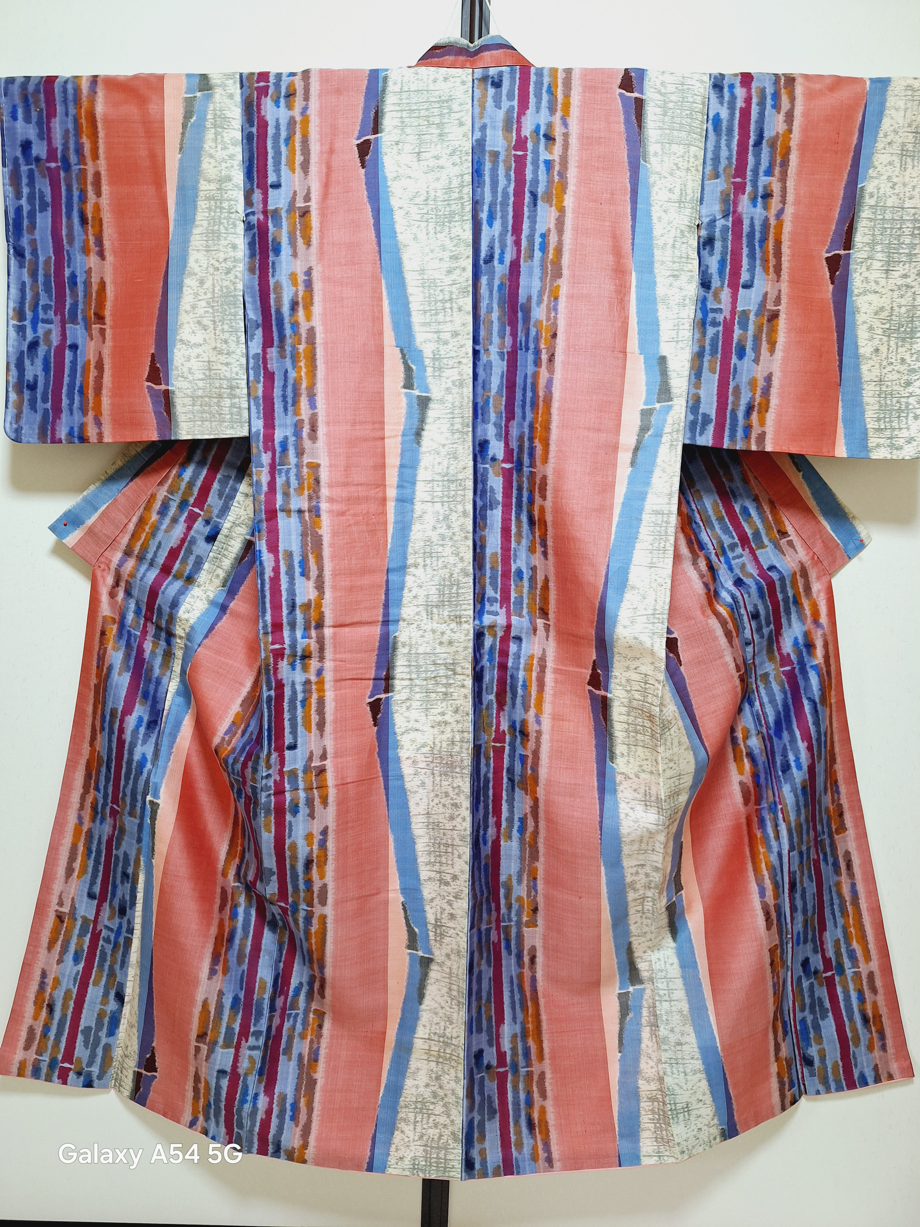 【アンティーク】ワンタッチ着物　くらわん着物　正絹銘仙小紋リメイク　桃色青紫縞文様　簡単着物