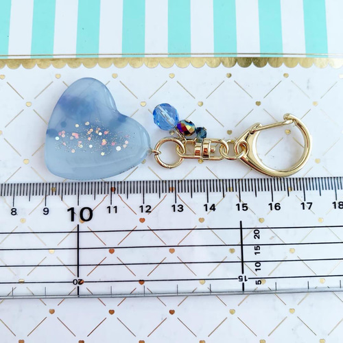 1790】チアダンスキーホルダー ブルーハート型 群青色かすみ草と蕾