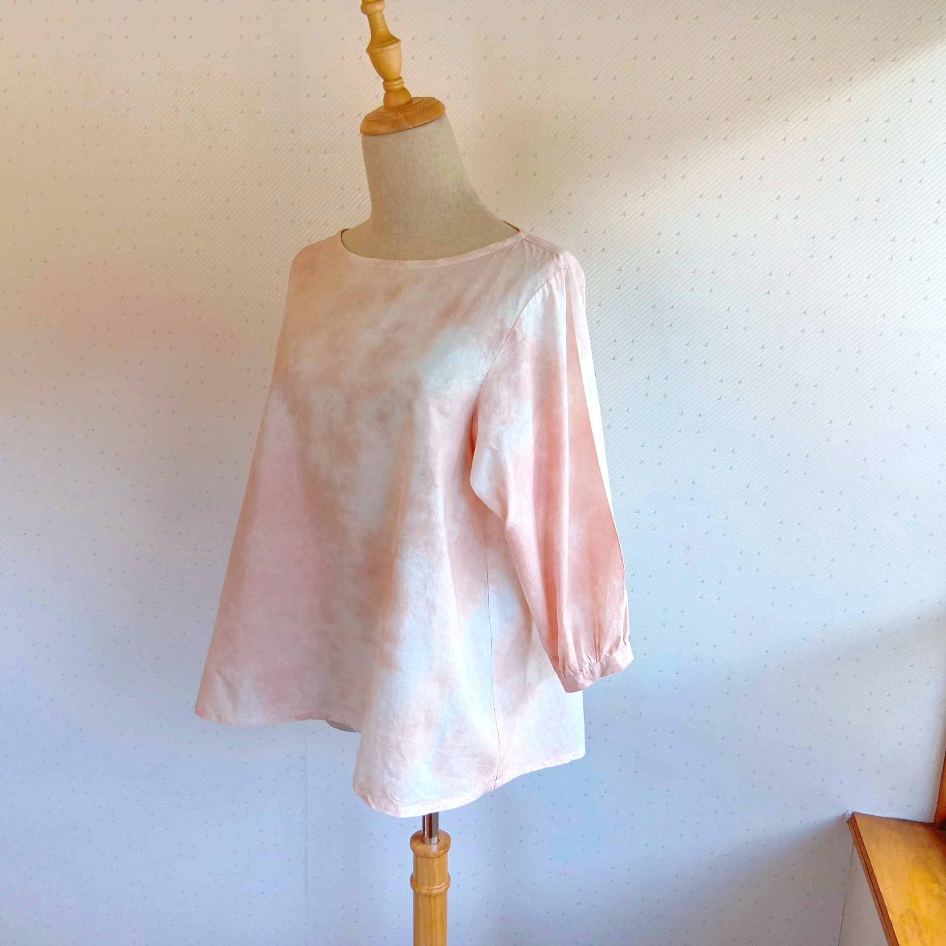 草木染め　桜で染めた薄手コットンブラウス　七分袖