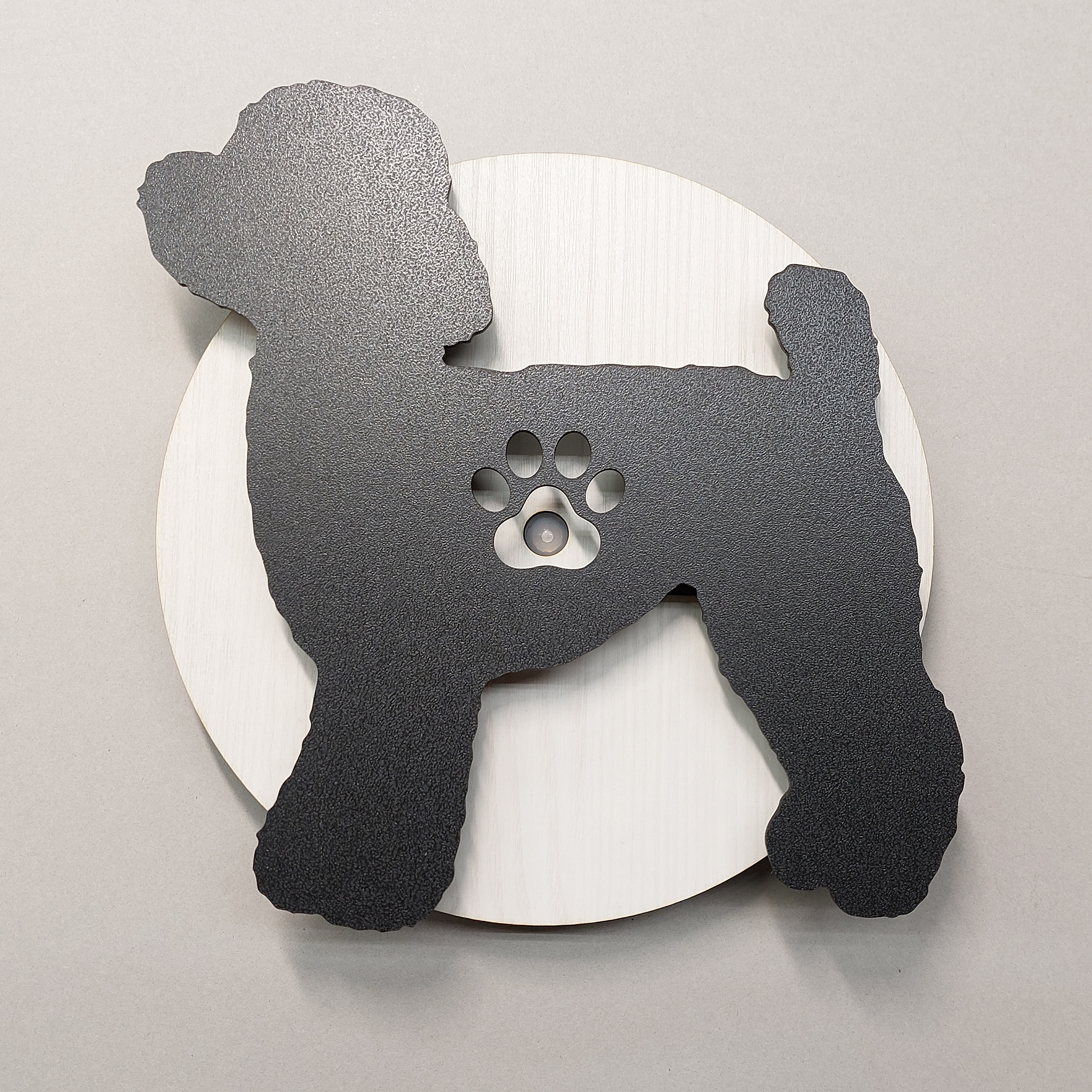 【人感センサー・ウォールライト】名入れ・文字入れ　はみ出しワンちゃん　トイプードル　黒