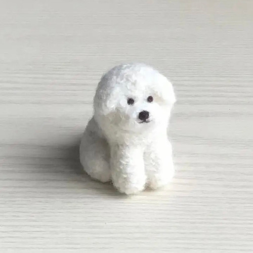 手のひらサイズのビションフリーゼの置き物 羊毛フェルト Laine