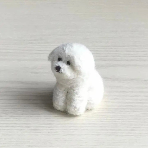 手のひらサイズのビションフリーゼの置き物 羊毛フェルト Laine