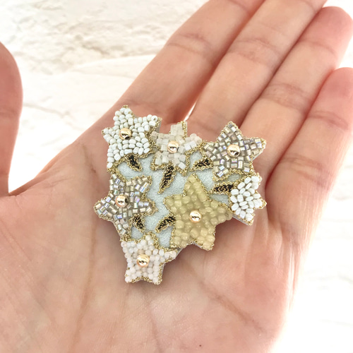 【あい】オートクチュールビーズ刺繡　ロケットブローチ、虹ブローチ MIYUKI オートクチュールビーズ刺しゅうキット サークルの立体