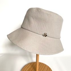 【creema限定】UVカットの帽子＊三つ葉チャーム×お花柄のバケットハット＊サイズ受注製作＊SS/S/M/L/LL 4枚目の画像