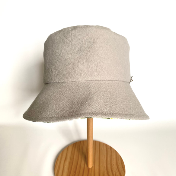 【creema限定】UVカットの帽子＊三つ葉チャーム×お花柄のバケットハット＊サイズ受注製作＊SS/S/M/L/LL 5枚目の画像